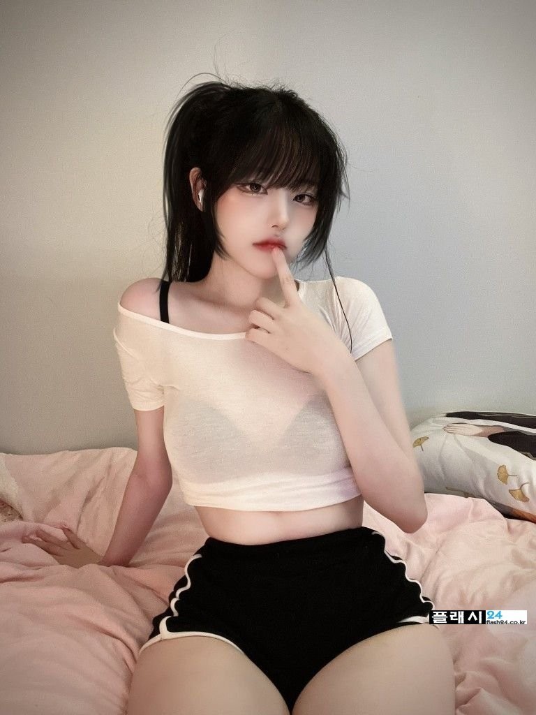 ㅇㅎ)이 얼굴에 몸매까지 좋은 qwer 히나-9