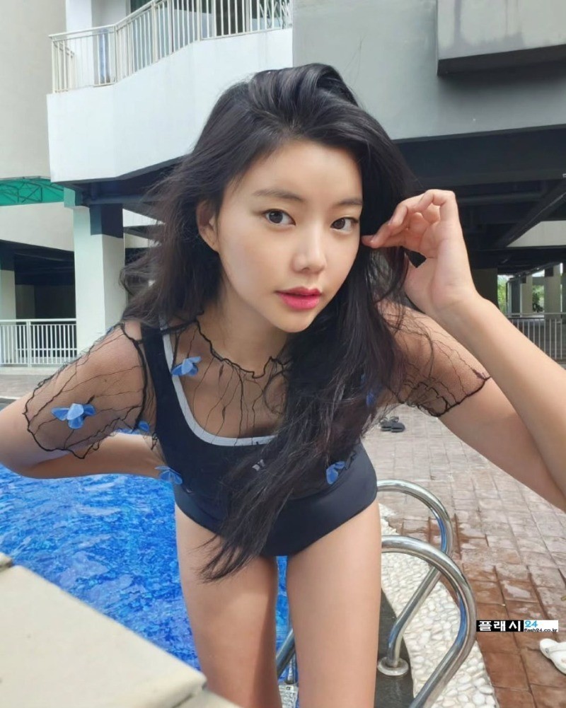 김쇼니 레이싱걸 모노키니 수영복-8