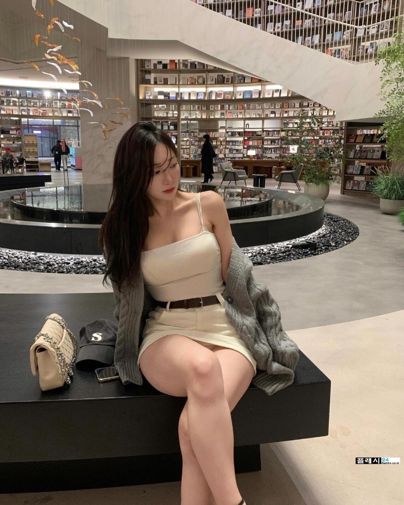 ㅇㅎ)다리꼰 누나의 이상적인 허벅지