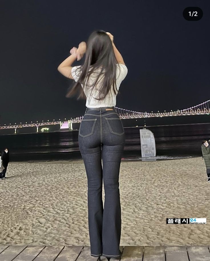 유난히 뒤태 사진만 올리시는분-14