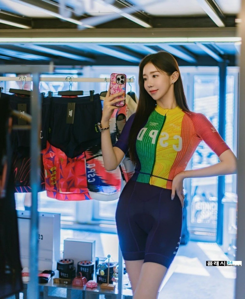자전거 타는 레이싱걸 민채윤 슈트-12