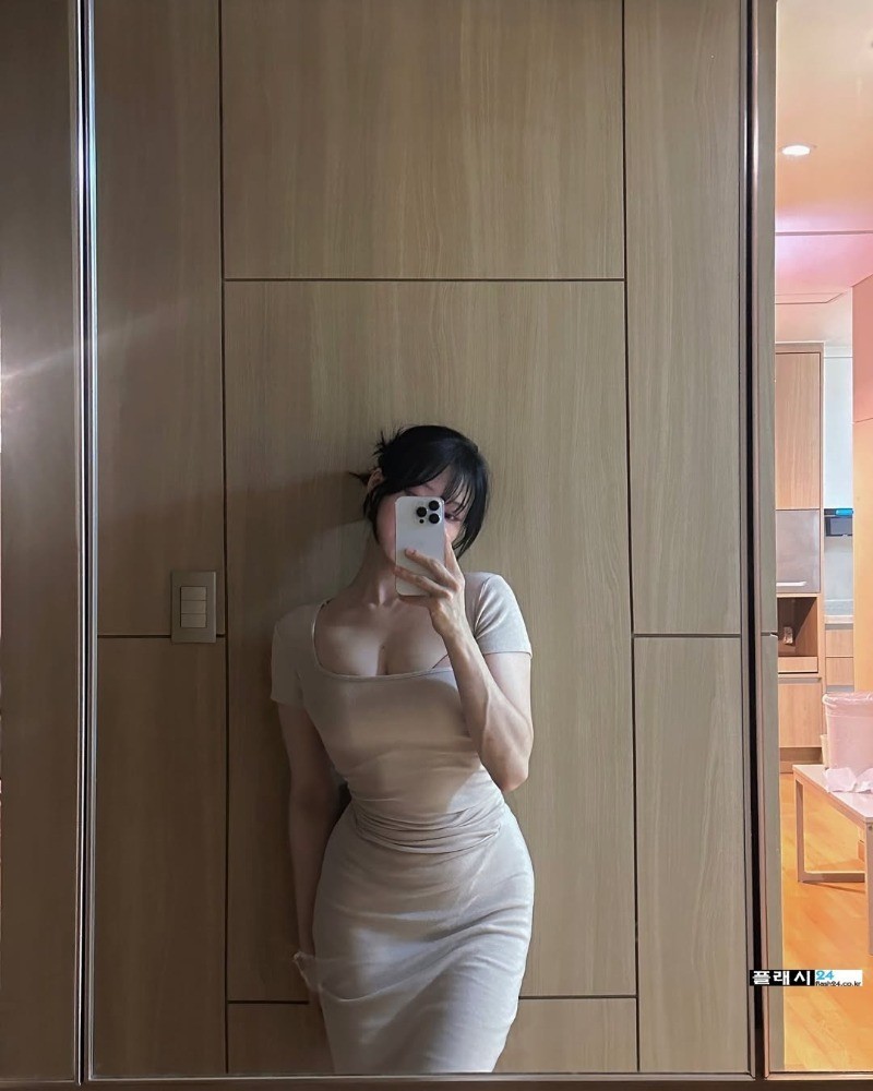 거울셀카 찍는 명아츄-2