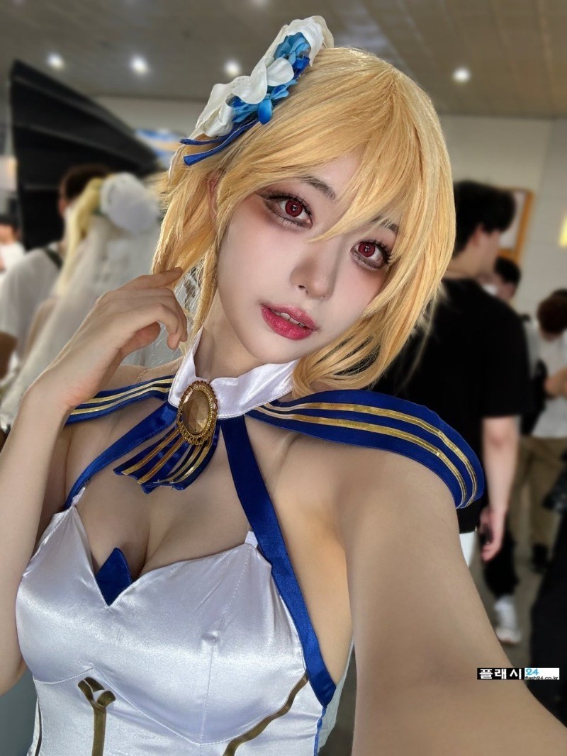 자세가 묘한 영덕 코스프레 모델