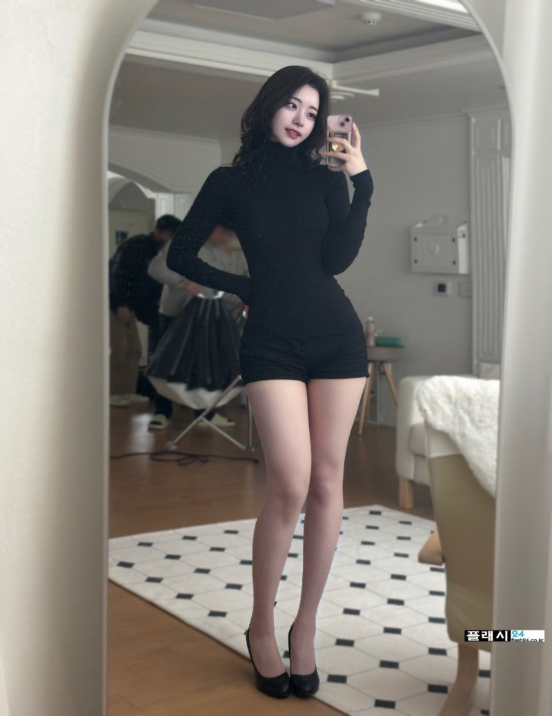 자세가 묘한 영덕 코스프레 모델-3