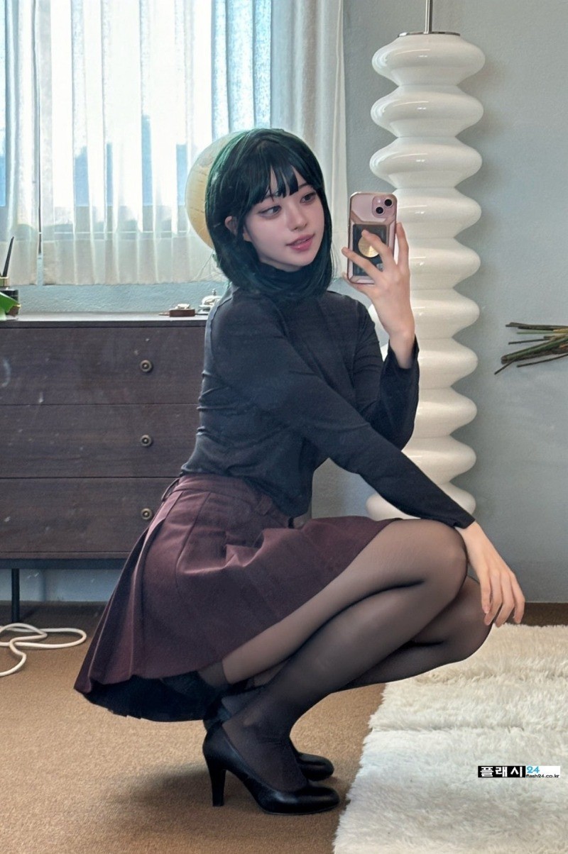 자세가 묘한 영덕 코스프레 모델-10