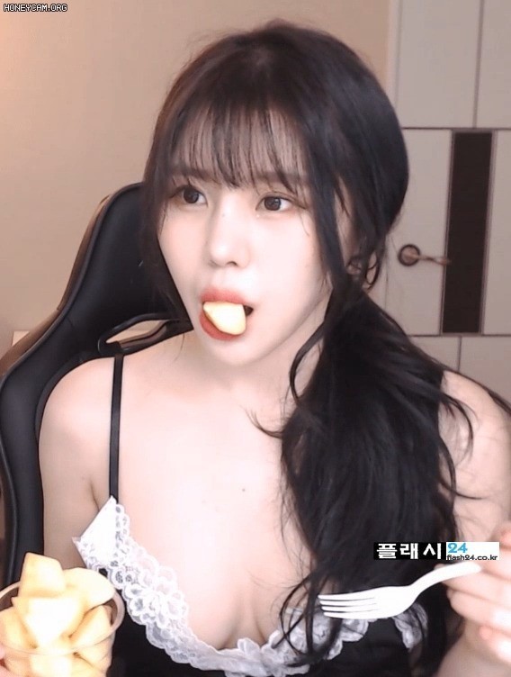 과일 먹는 BJ 파닥 좋은 착장-4