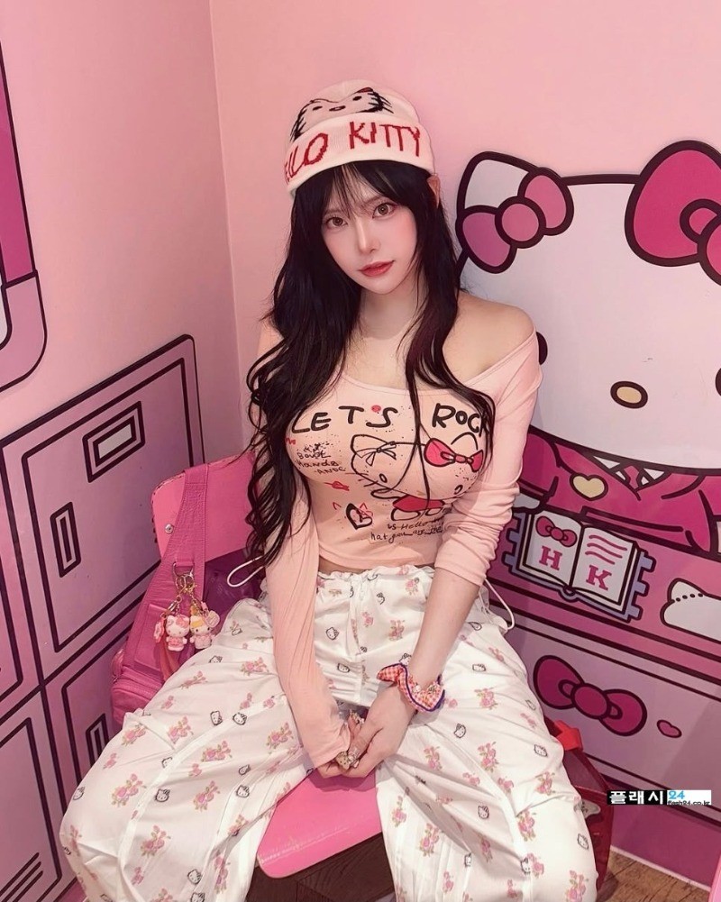 옷이 많이 흘러내린 퀸다미-6