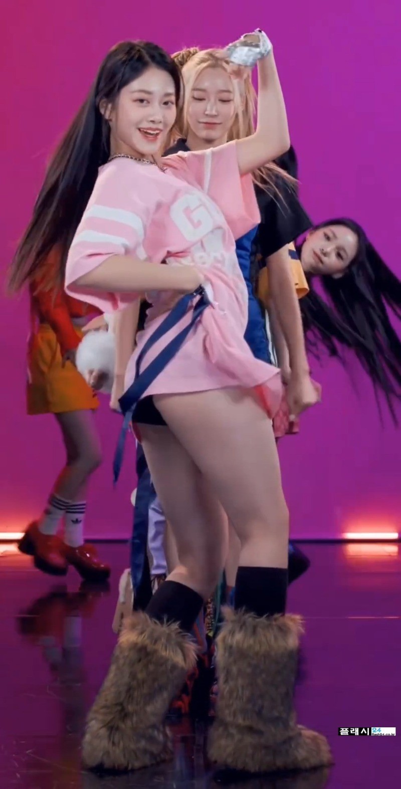 한족발 튕겨주는 클라씨 지민 옆벅지-5