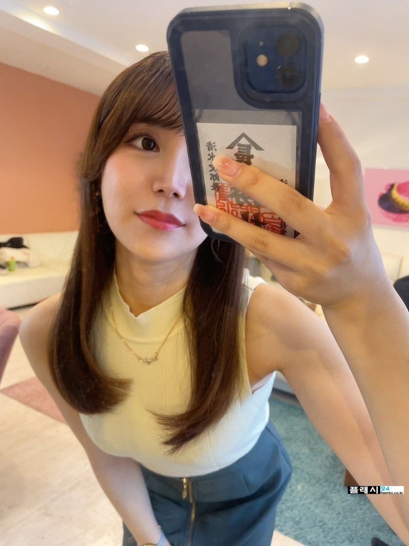 드디어 데뷔한 아나운서 출신 배우 와카 나츠키-2