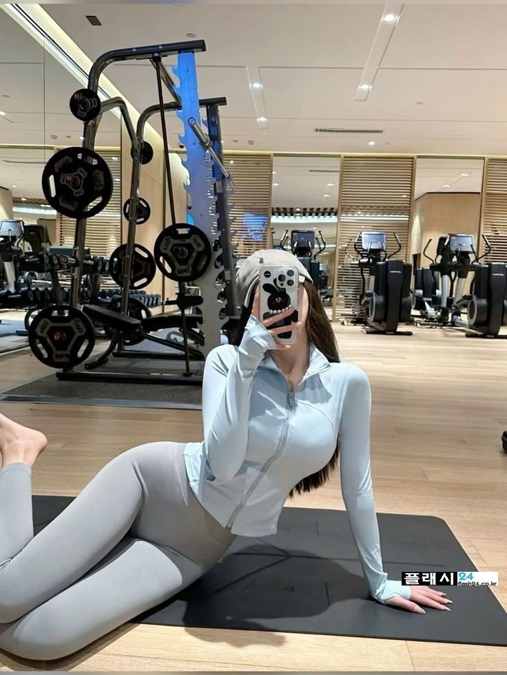 꼭 필요한 헬스장 인증녀들-8