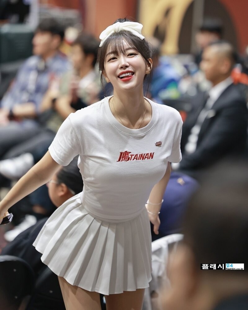 치어리더 안지현 티셔츠 볼륨감-13