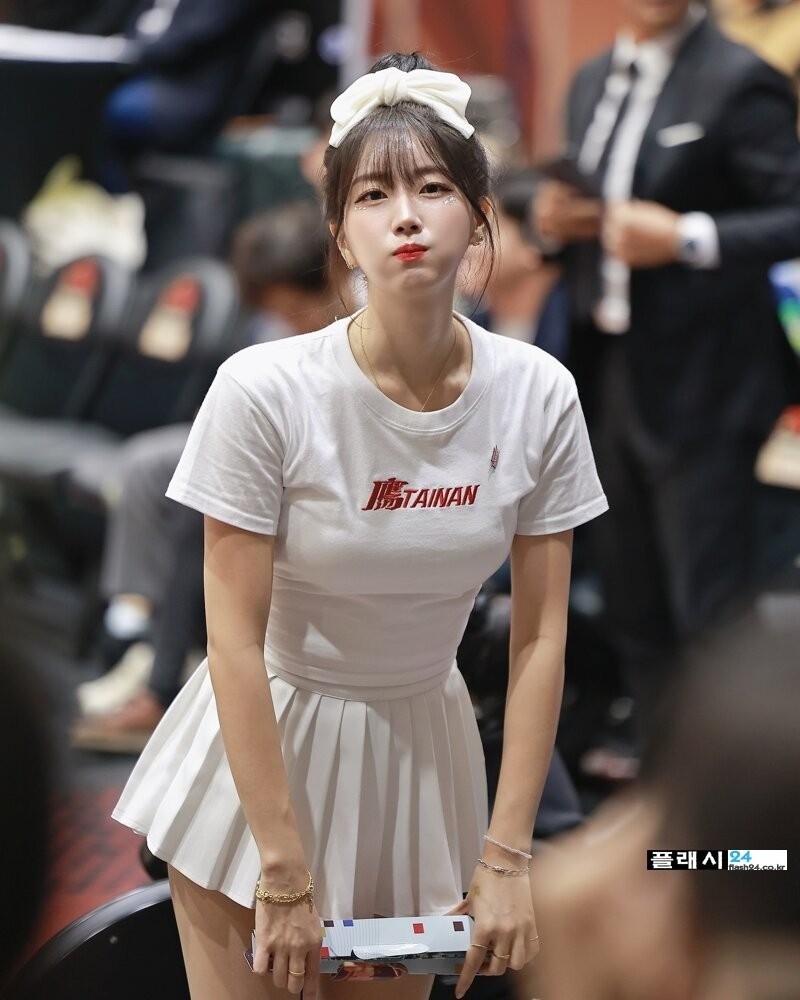 치어리더 안지현 티셔츠 볼륨감-17