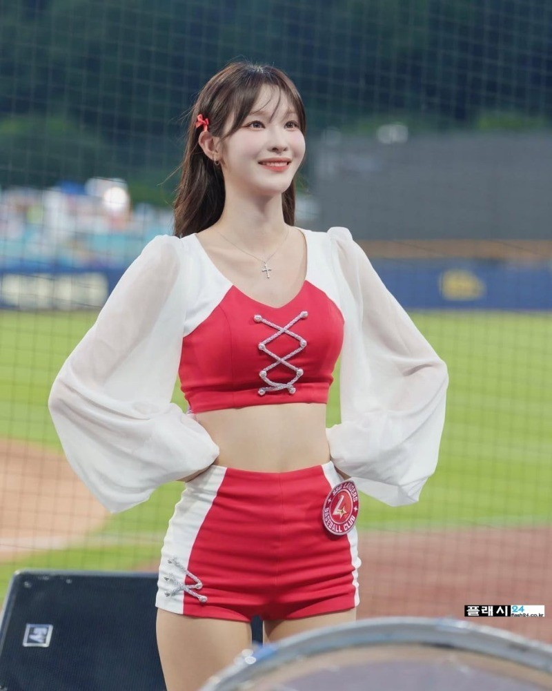 착한 얼굴을 가진 치어리더 유보영-9