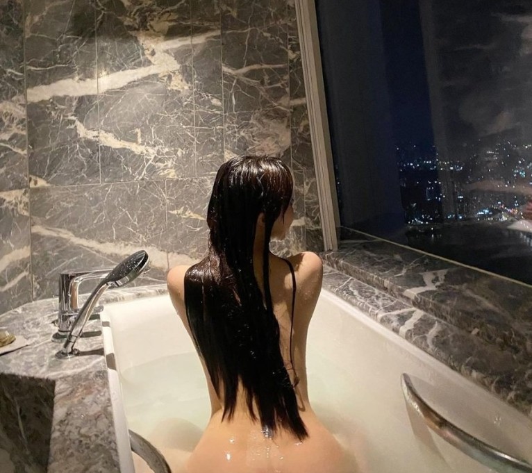 후방) 야한사진 잔뜩 올리는 인플루언서-3