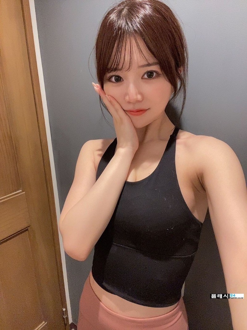 미모가 출중한 아나운서 출신 배우 와카 나츠키-9