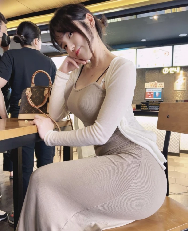신도시미시룩을 입은 아내를 지켜보는 남편시점-2